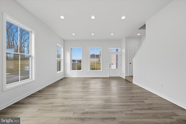 16 CILANTRO LN, Bunker Hill, WV 25413