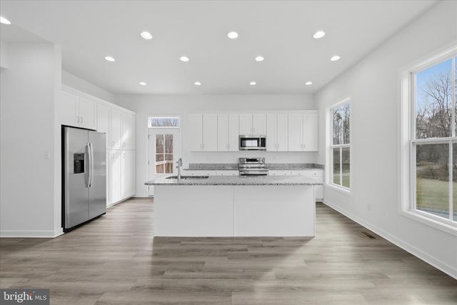 16 CILANTRO LN, Bunker Hill, WV 25413