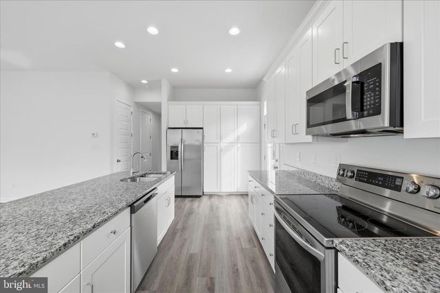 16 CILANTRO LN, Bunker Hill, WV 25413