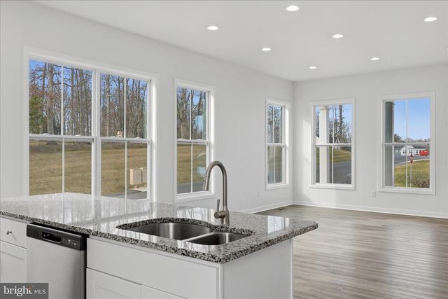 16 CILANTRO LN, Bunker Hill, WV 25413