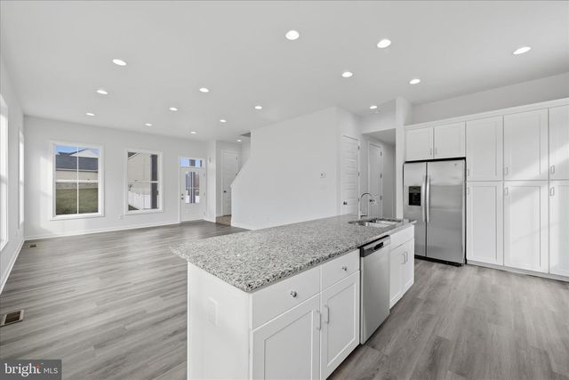 16 CILANTRO LN, Bunker Hill, WV 25413