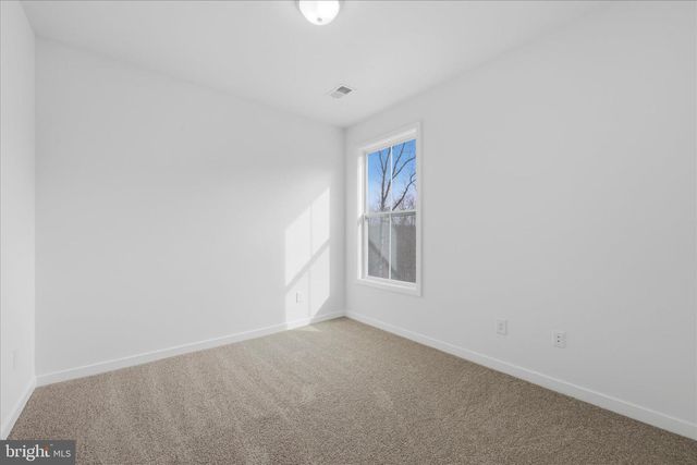 16 CILANTRO LN, Bunker Hill, WV 25413