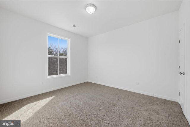 16 CILANTRO LN, Bunker Hill, WV 25413