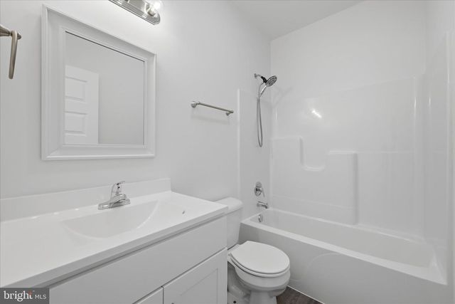 16 CILANTRO LN, Bunker Hill, WV 25413