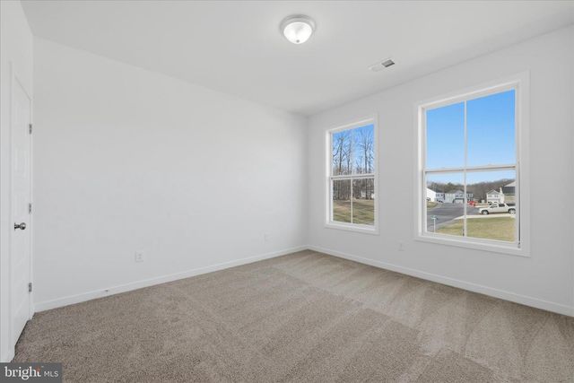 16 CILANTRO LN, Bunker Hill, WV 25413