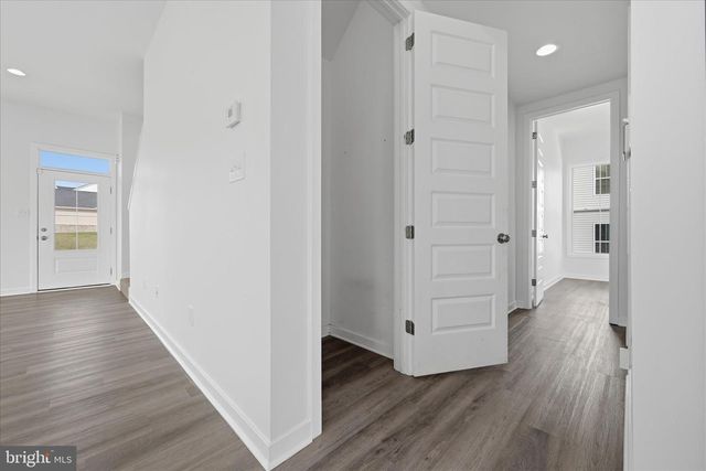 16 CILANTRO LN, Bunker Hill, WV 25413