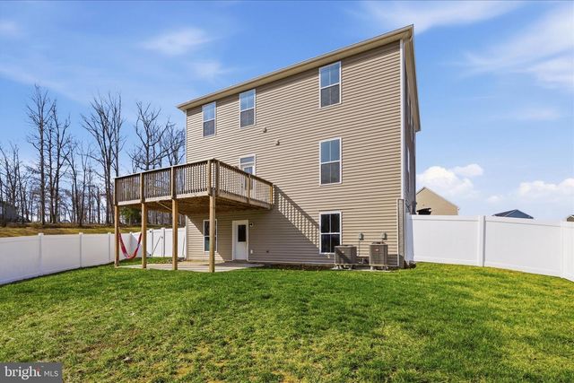 16 CILANTRO LN, Bunker Hill, WV 25413