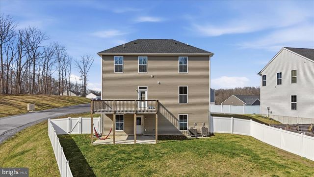 16 CILANTRO LN, Bunker Hill, WV 25413
