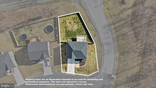 16 CILANTRO LN, Bunker Hill, WV 25413