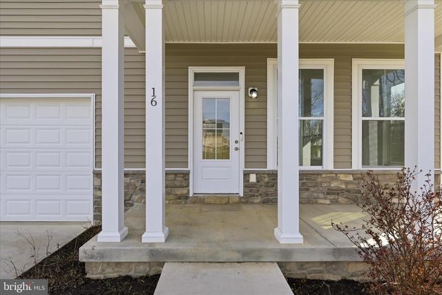 16 CILANTRO LN, Bunker Hill, WV 25413