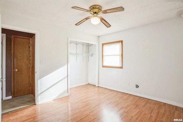 865 14TH Avenue NW, Clinton, IA 52732