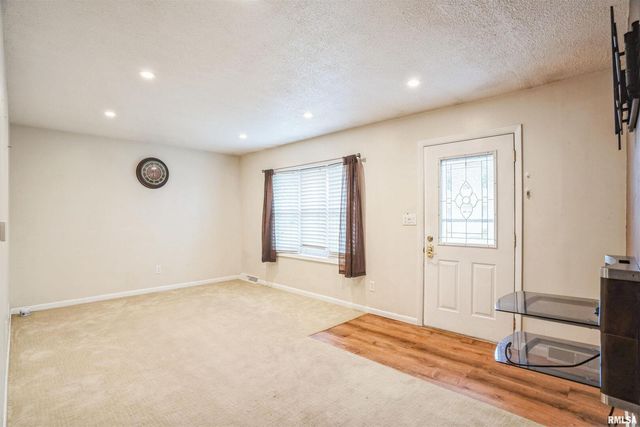 865 14TH Avenue NW, Clinton, IA 52732