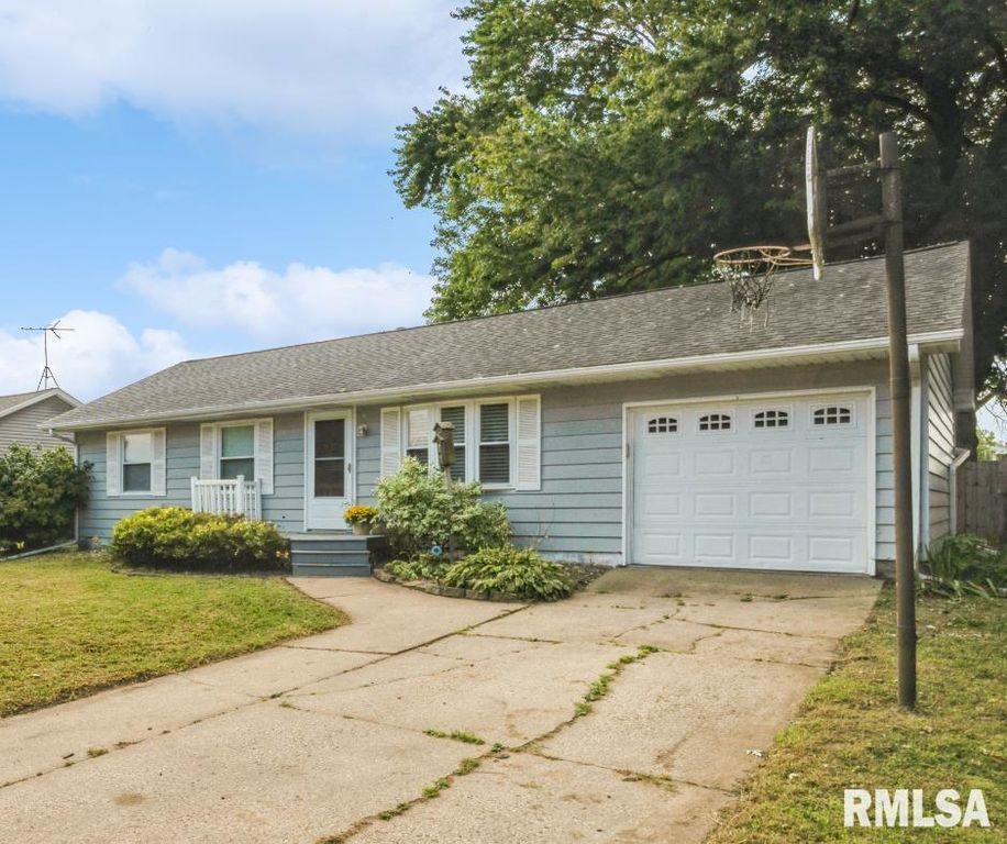 865 14TH Avenue NW, Clinton, IA 52732