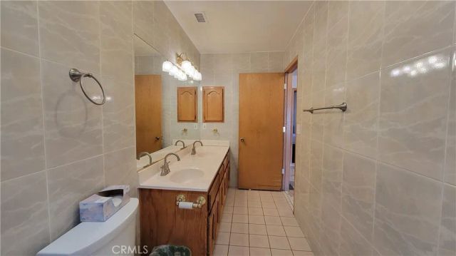 8756 Oakwood Avenue, Hesperia, CA 92345