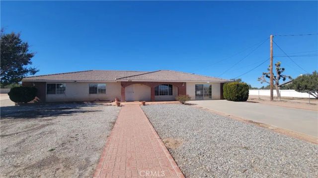 8756 Oakwood Avenue, Hesperia, CA 92345