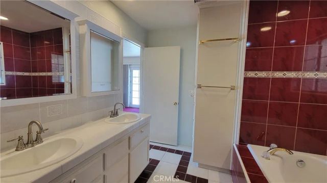 8756 Oakwood Avenue, Hesperia, CA 92345