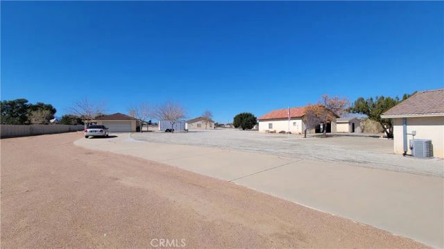 8756 Oakwood Avenue, Hesperia, CA 92345