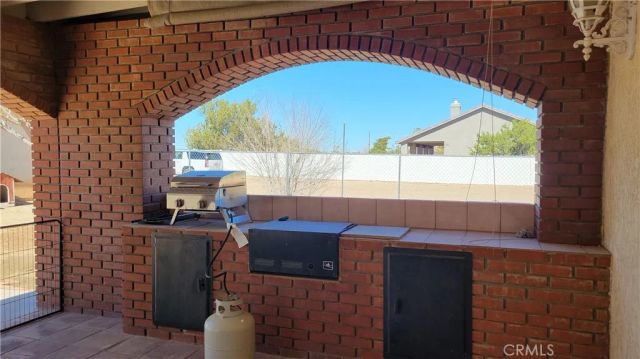 8756 Oakwood Avenue, Hesperia, CA 92345