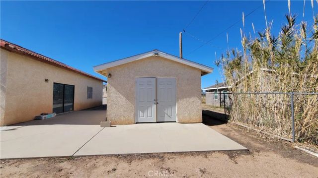 8756 Oakwood Avenue, Hesperia, CA 92345