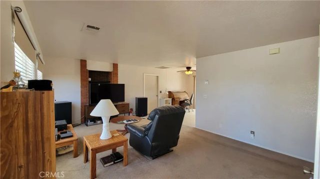 8756 Oakwood Avenue, Hesperia, CA 92345