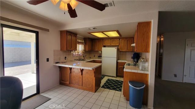 8756 Oakwood Avenue, Hesperia, CA 92345