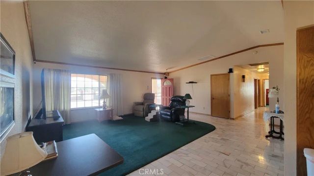 8756 Oakwood Avenue, Hesperia, CA 92345