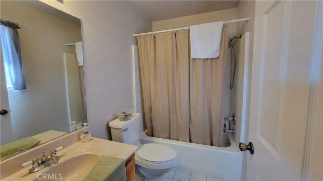 8756 Oakwood Avenue, Hesperia, CA 92345