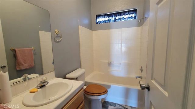 8756 Oakwood Avenue, Hesperia, CA 92345