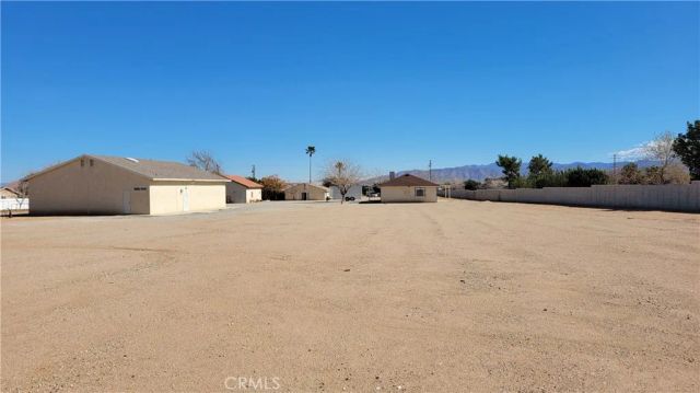 8756 Oakwood Avenue, Hesperia, CA 92345