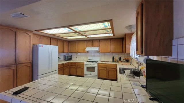 8756 Oakwood Avenue, Hesperia, CA 92345