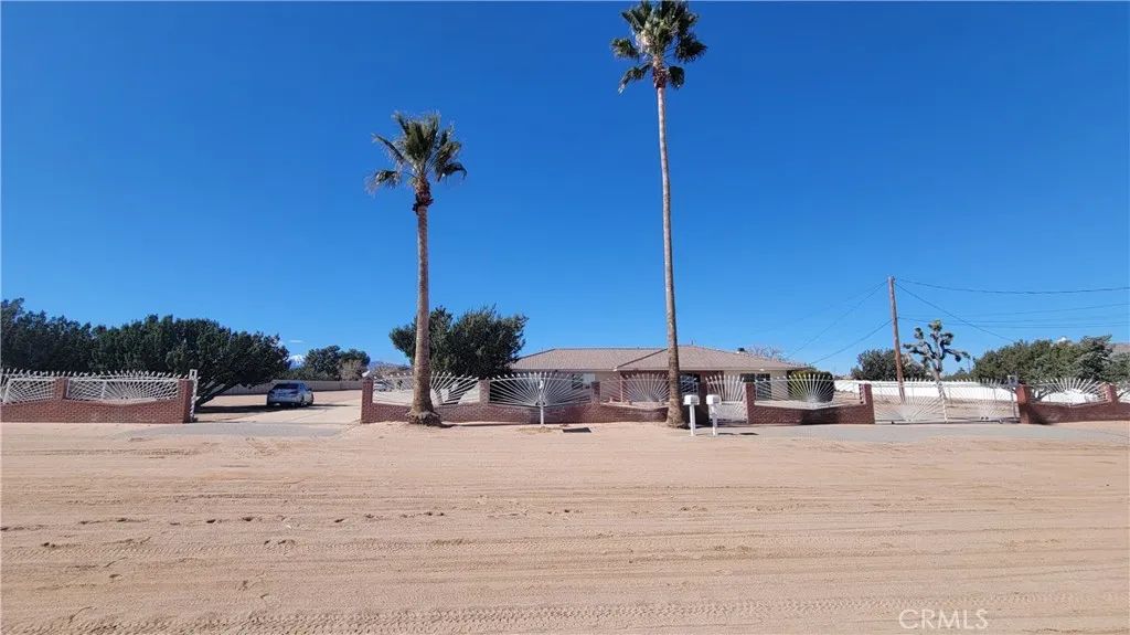 8756 Oakwood Avenue, Hesperia, CA 92345