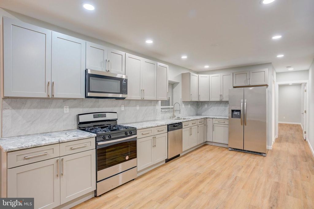 1323 S 15TH ST, PHILADELPHIA, PA 19146 — photo 2