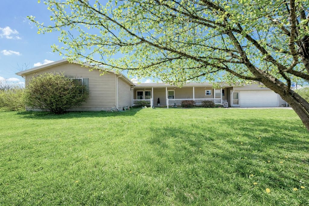 Image 1 of property listing at 2041 mills cart Road, Salem, IL 62881