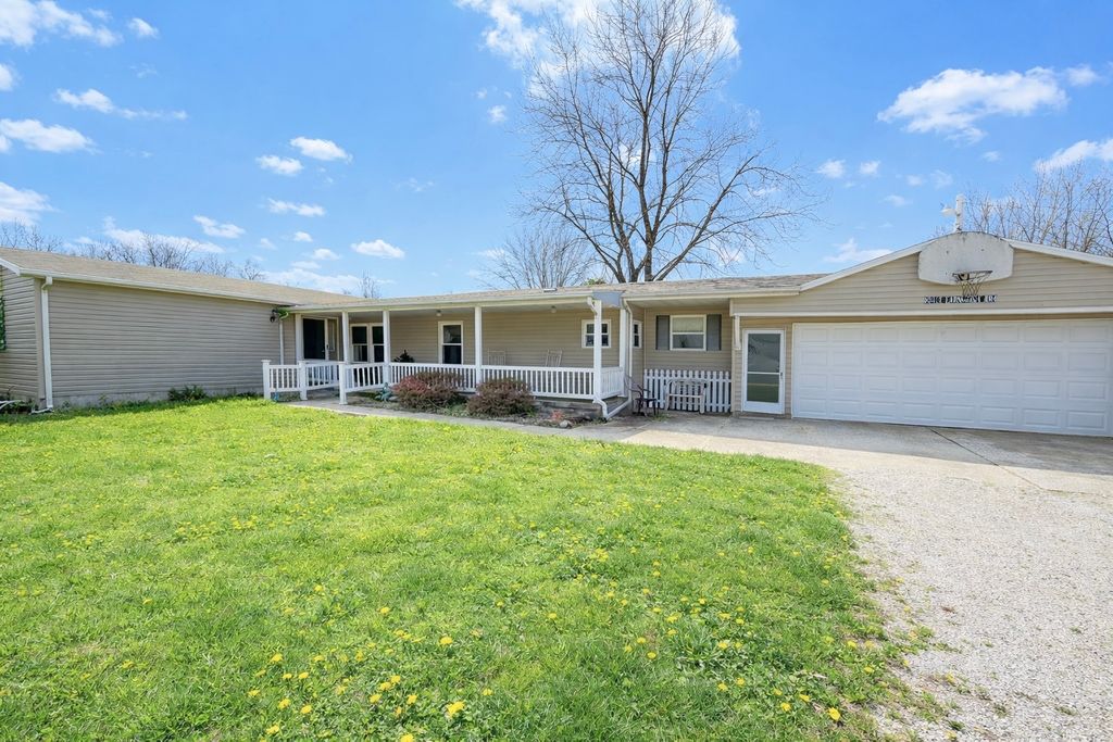 Image 2 of property listing at 2041 mills cart Road, Salem, IL 62881