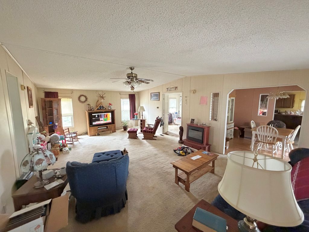 Image 12 of property listing at 2041 mills cart Road, Salem, IL 62881