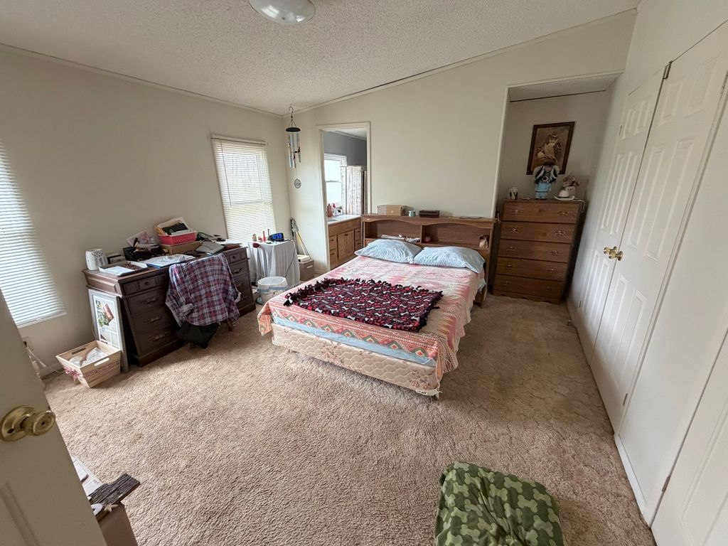 Image 15 of property listing at 2041 mills cart Road, Salem, IL 62881