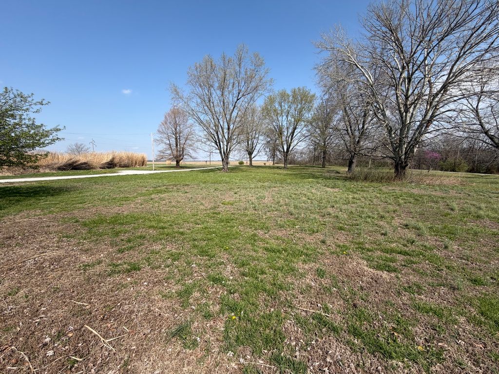 Image 19 of property listing at 2041 mills cart Road, Salem, IL 62881