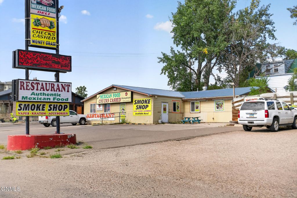404 2nd Avenue SW, Watford City, ND 58854 photo 2