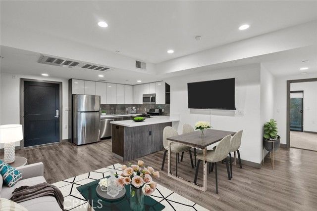 178 Alexandria Avenue, Los Angeles, CA 90004