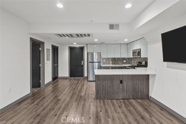 178 Alexandria Avenue, Los Angeles, CA 90004