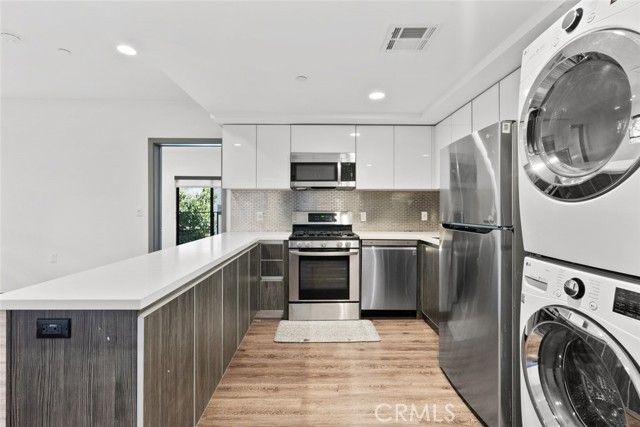 178 Alexandria Avenue, Los Angeles, CA 90004