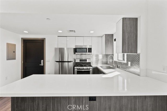 178 Alexandria Avenue, Los Angeles, CA 90004