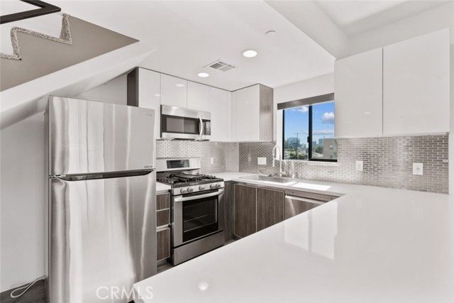 178 Alexandria Avenue, Los Angeles, CA 90004