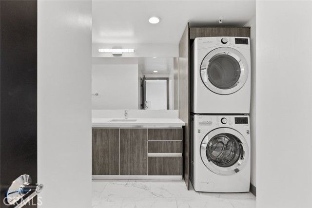 178 Alexandria Avenue, Los Angeles, CA 90004