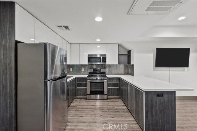 178 Alexandria Avenue, Los Angeles, CA 90004