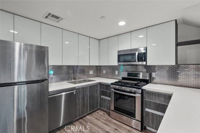 178 Alexandria Avenue, Los Angeles, CA 90004