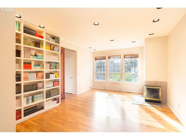 2617 Nw THURMAN St, Portland, OR 97210