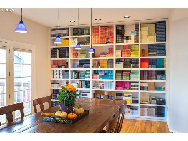 2617 Nw THURMAN St, Portland, OR 97210