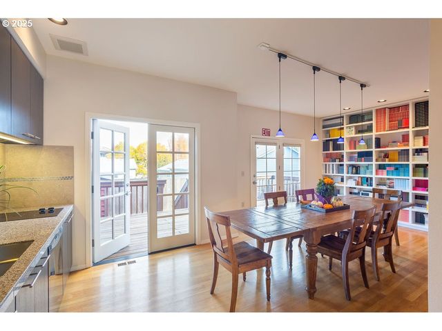 2617 Nw THURMAN St, Portland, OR 97210