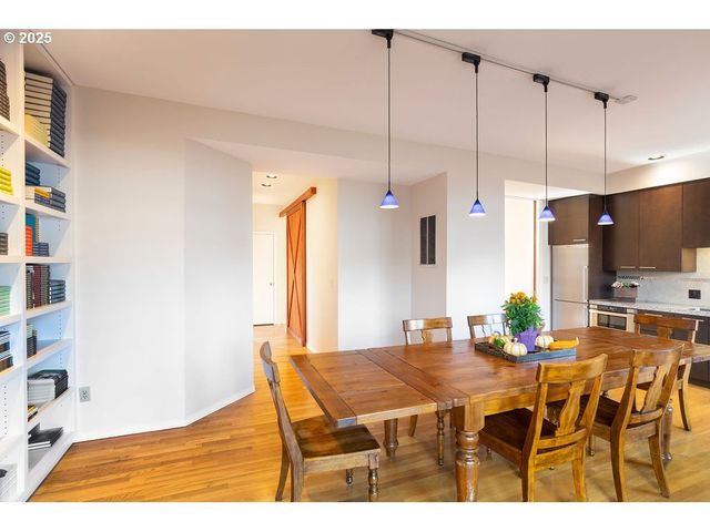 2617 Nw THURMAN St, Portland, OR 97210